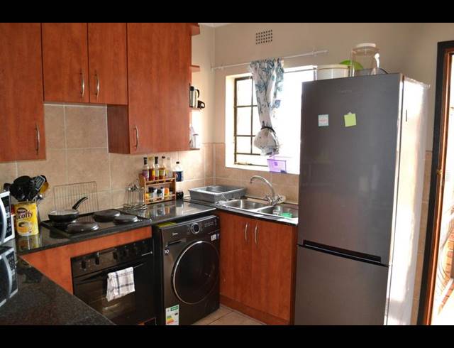 2 BEDROOM TOWNHOUSE FOR SALE IN SONNEVELD